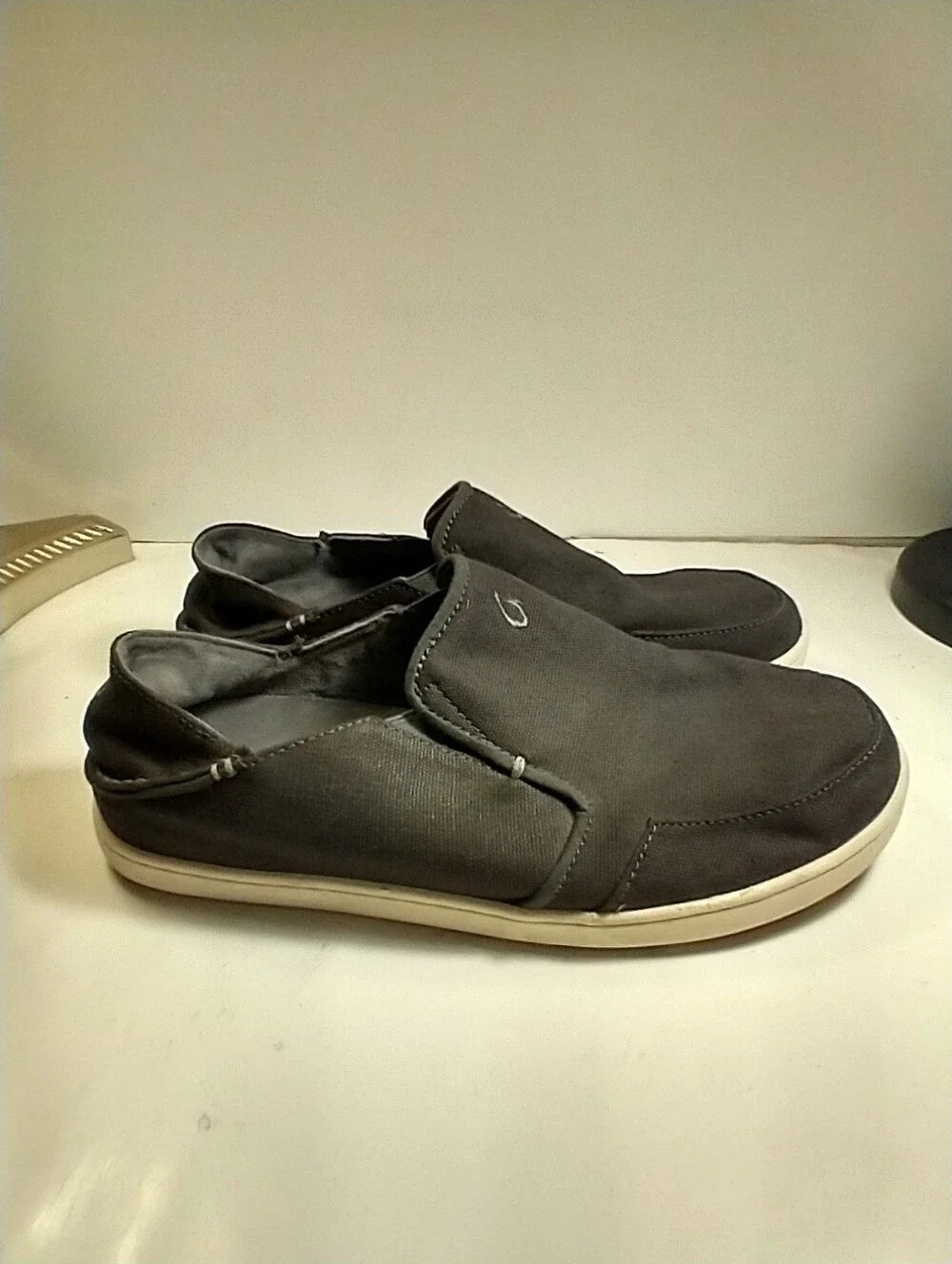 Olukai Nohea Canvas Casual Slip On Shoes Men's sz 8.